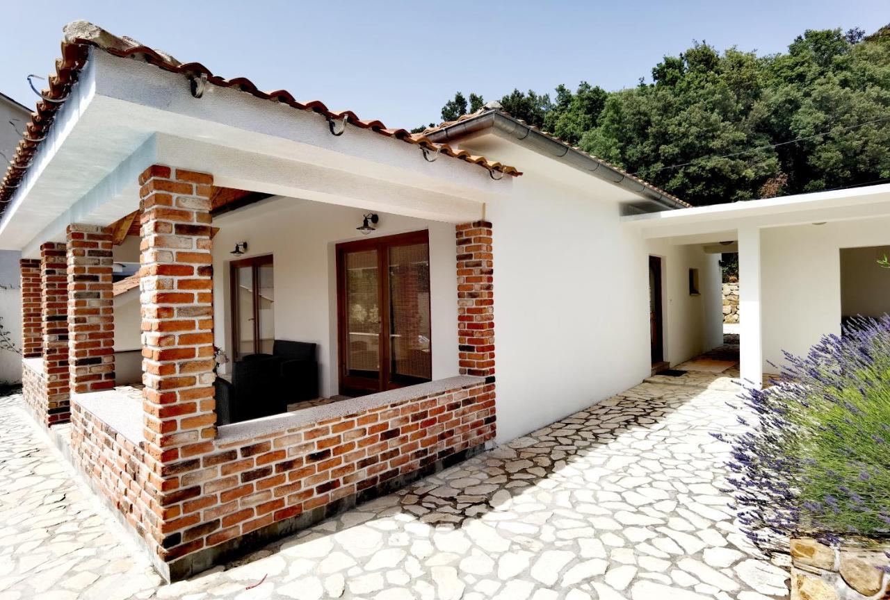 Holiday Homes Sintija Kampor Exterior foto