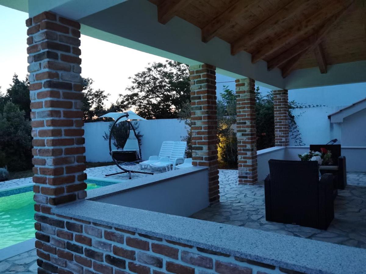 Holiday Homes Sintija Kampor Exterior foto