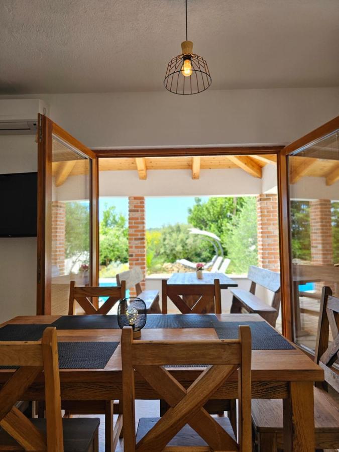 Holiday Homes Sintija Kampor Exterior foto